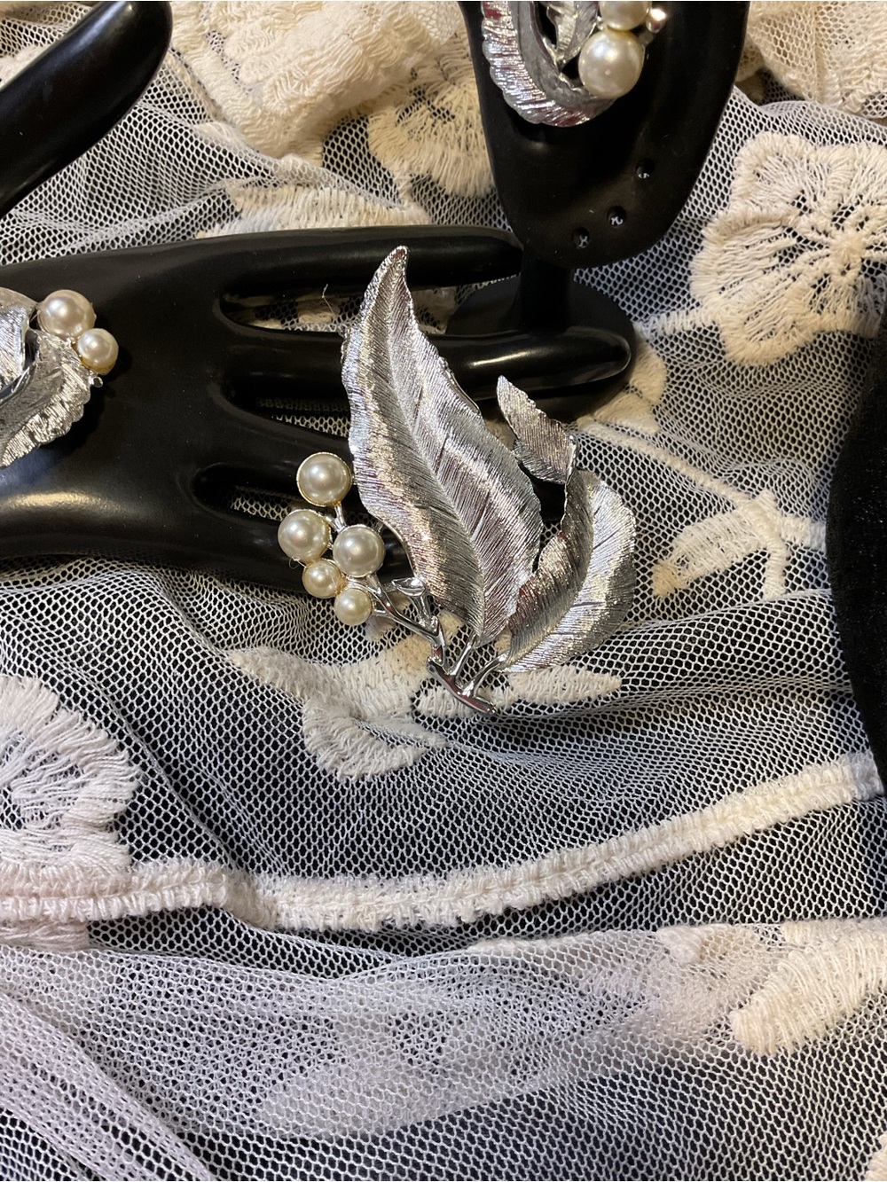 Sarah Coventry Silver Leaf Brooch with Pearl Cluster